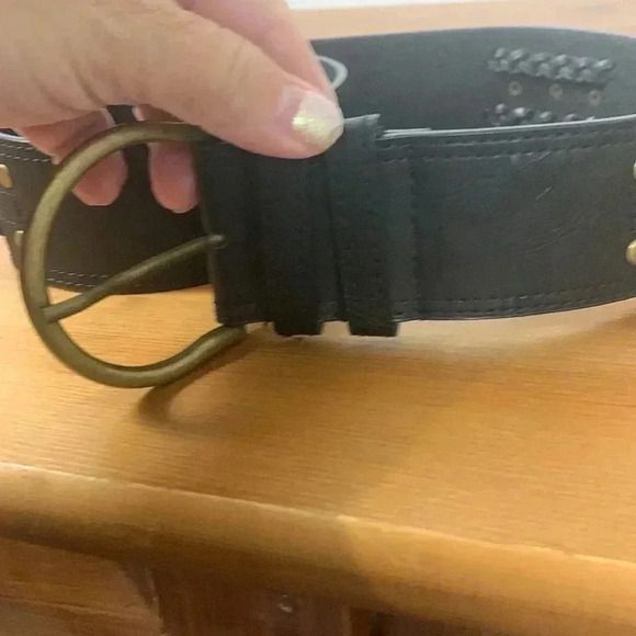 Black Faux Leather Belt w  Bronxe Hardware Size Small Medium - Picture 3 of 7
